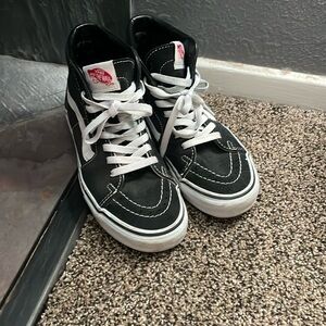 Womens size 7/mens 5.5 vans